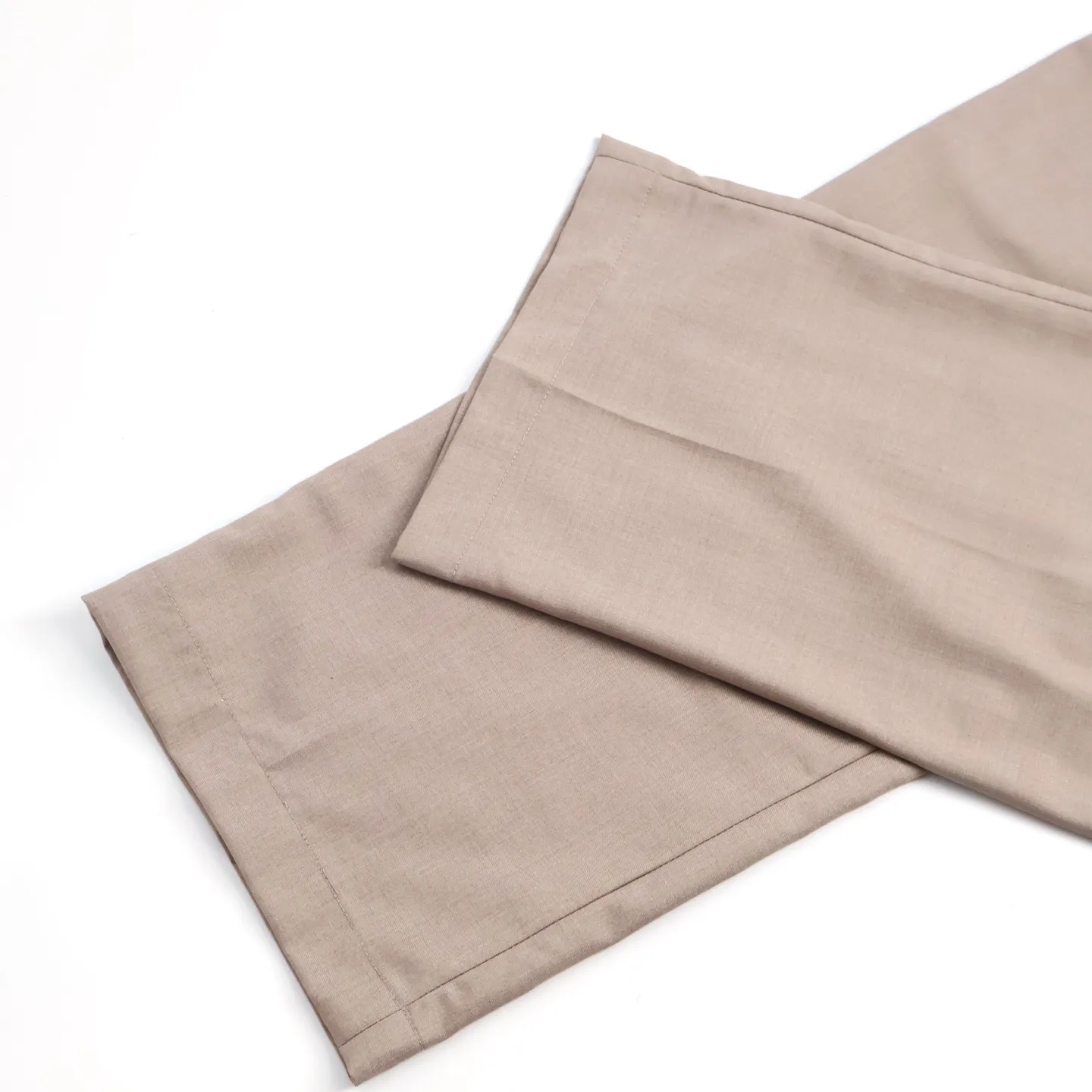 🅿️620 1v wool straight trousers. The original version was purchased for 9,300 and developed. It took several months to finally ship. It was delayed due to fabric problems. The cost of the original 100 worsted wool is very expensive. Straight version. Back pocket patch embroidery. Behringer embroidery machine operation. Size:44-46-48-50